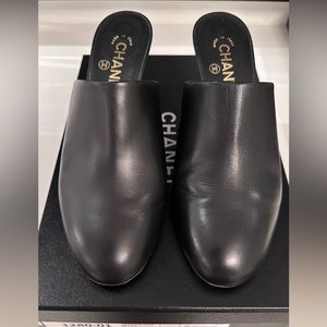 Chanel like New Black Chain Detail Heel Mules. Size 39 1/2.
